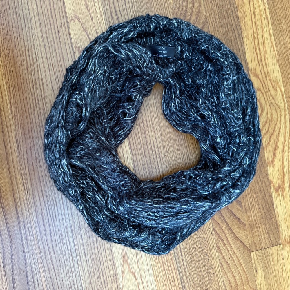Chunky Knit Infinity Scarf in Black and Gray